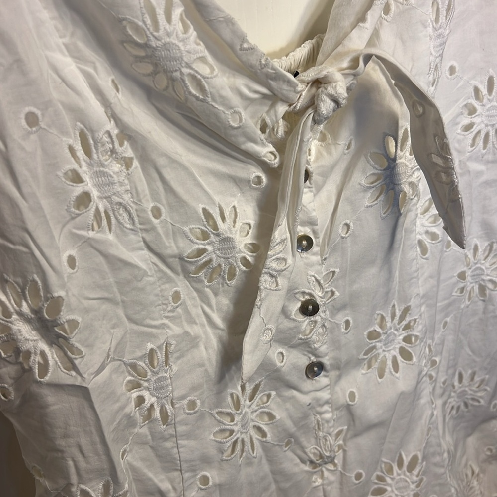 Eyelet Romper - Picture 3 of 5